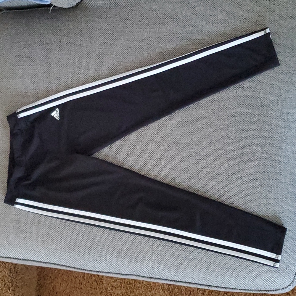 Adidas 3-Stripe girls leggings, size medium
